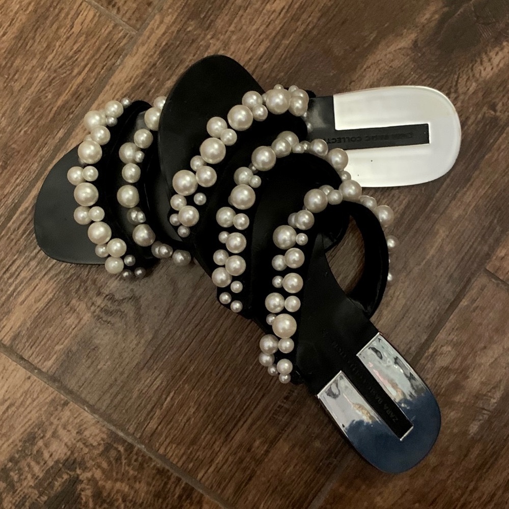 Black strap pearl sandals